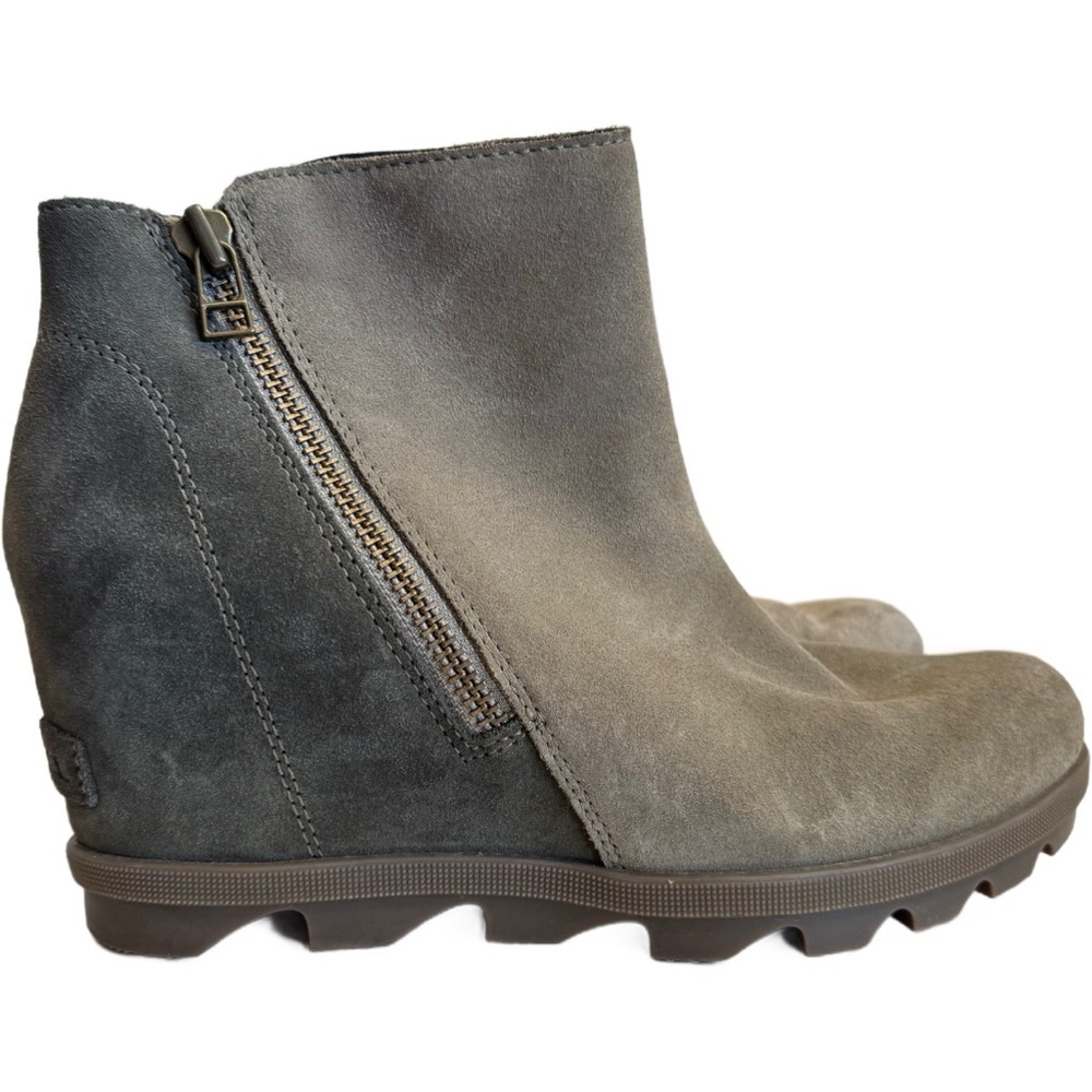 Sorel Joan of Arctic Hidden Wedge Boots Size 9 Green Leather Zip Lug Bootie
